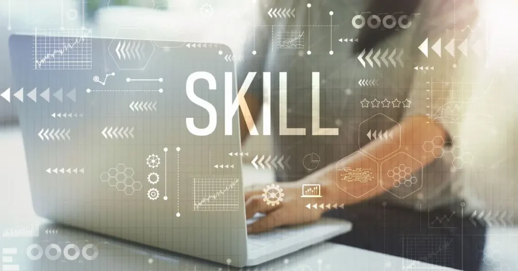 Webdesign-Expertin Miss Mac arbeitet an einer WordPress-Website für Solopreneurinnen.