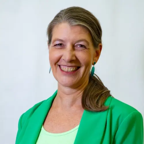 Profilbild von Petra Sommerfeld, Expertin für Holistic Transformation und ganzheitliches Coaching.